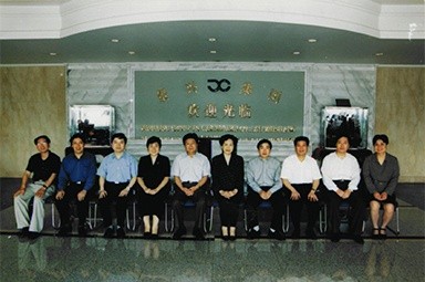 2001年6月1日，时任副省长叶荣宝等向导来公司检查指导“三个代表”学教活动