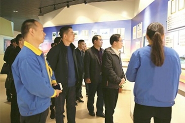 贵州省黔东南州委常委、、、榕江县县委书记贺代宏一行到公司旅行学习考察