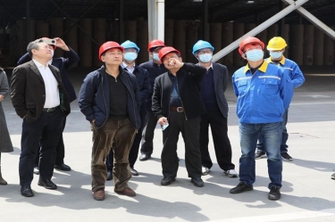 生态情形部科财司副司长付川一行考察由至尊国际纸业承当的国家科技重大专项树模工程