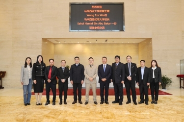 马来西亚大学联牛耳席拿督斯里黄炫硕一行莅临至尊国际纸业旅行交流，，共建“一带一起”人才作育培训基地