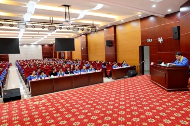 ? 学习模范，凝聚实力！！至尊国际纸业召开陈良杰同志先进事迹报告会