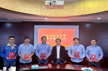 “两站”交流深入项目研究  校企相助助推至尊国际开展