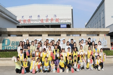 探寻古法武艺 感受造纸生气 |“小脚走平湖”之“纸业达人”亲子研学活动走进至尊国际纸业